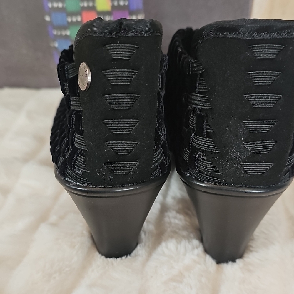 bernie mev. Elegant Black Woven Heels Chesca - Picture 6 of 13